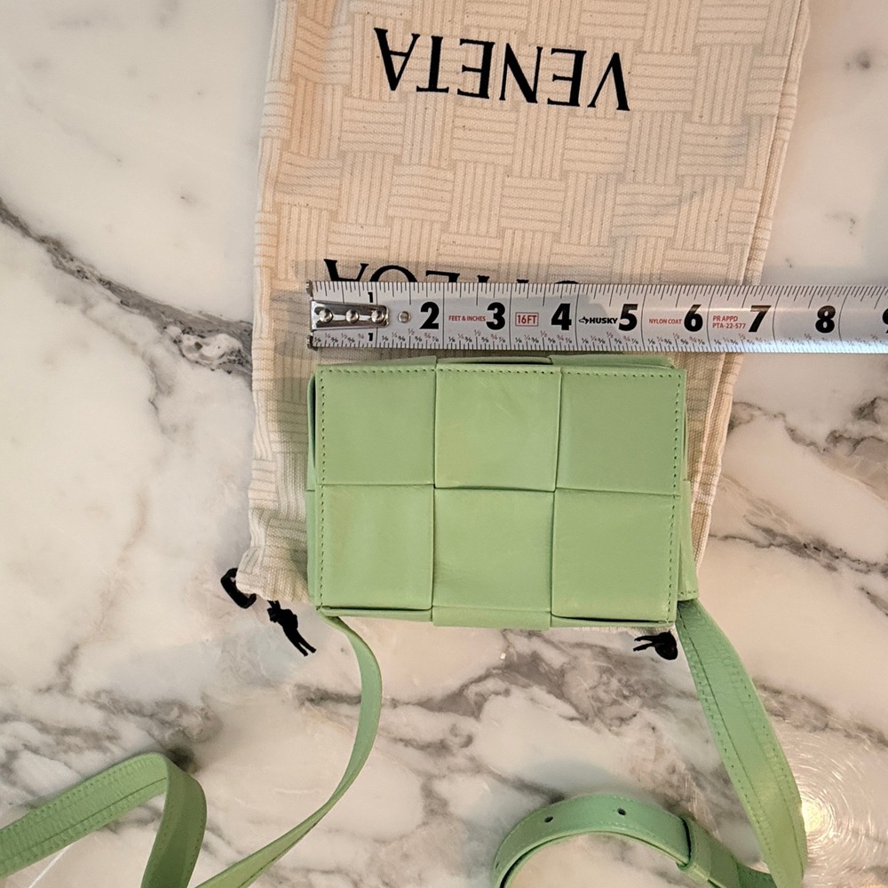Bottega Veneta Cassette Wallet on Strap Green Intrecciato Lambskin Crossbody NWT - Picture 9 of 16